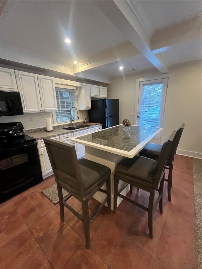 554 East Main Road Middletown, RI 02842 - Photo 4 of 14