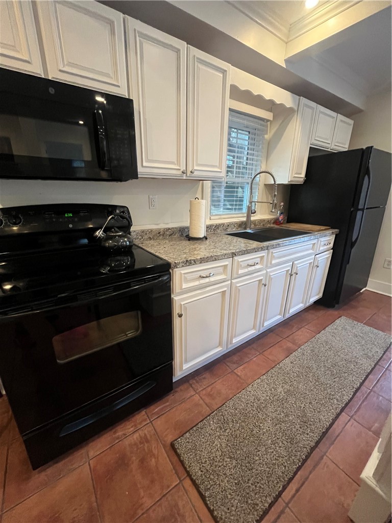 554 East Main Road Middletown, RI 02842 - Photo 5 of 14