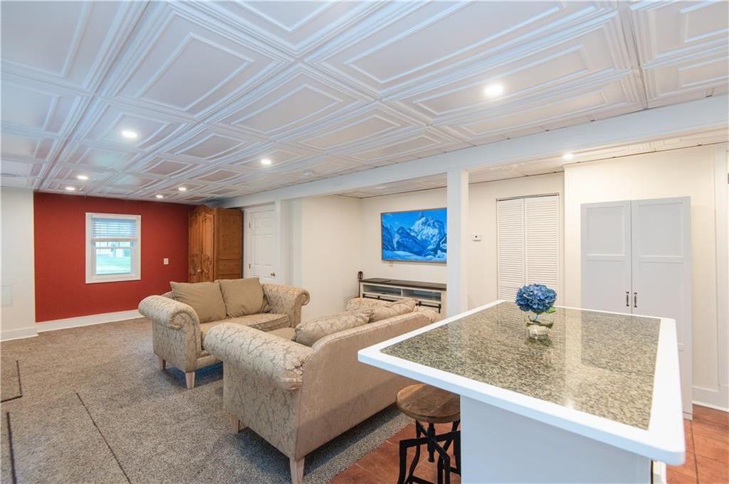 554 East Main Road Middletown, RI 02842 - Photo 5 of 18