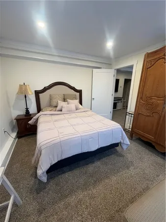 $2,800 | 554 East Main Road, Middletown, RI 02842