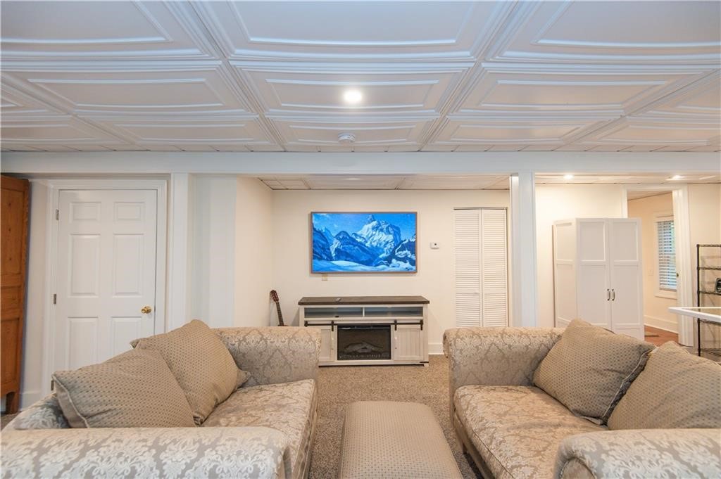 554 East Main Road Middletown, RI 02842 - Photo 8 of 18