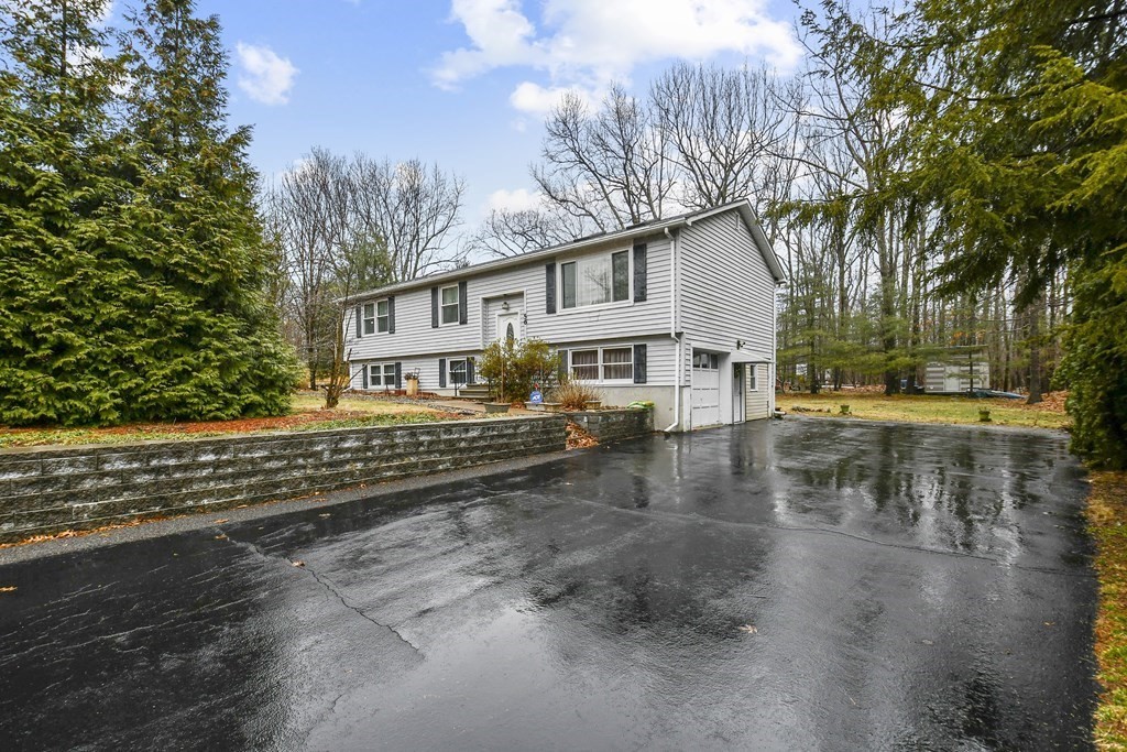 56 Barrows Road Worcester, MA 01609 - Photo 1 of 33 Gallery Image 1
