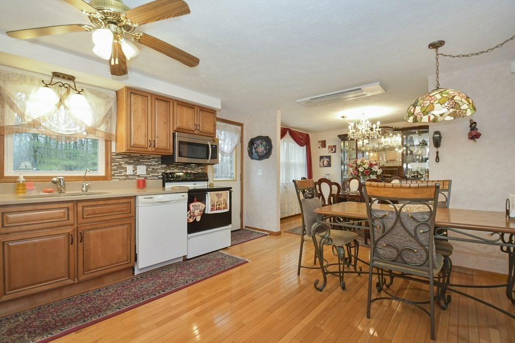 56 Barrows Road Worcester, MA 01609 - Photo 4 of 33 Gallery Image 4
