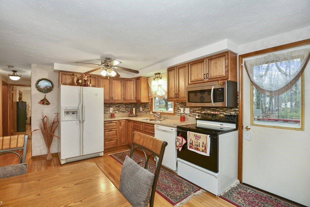 56 Barrows Road Worcester, MA 01609 - Photo 6 of 33 Gallery Image 6