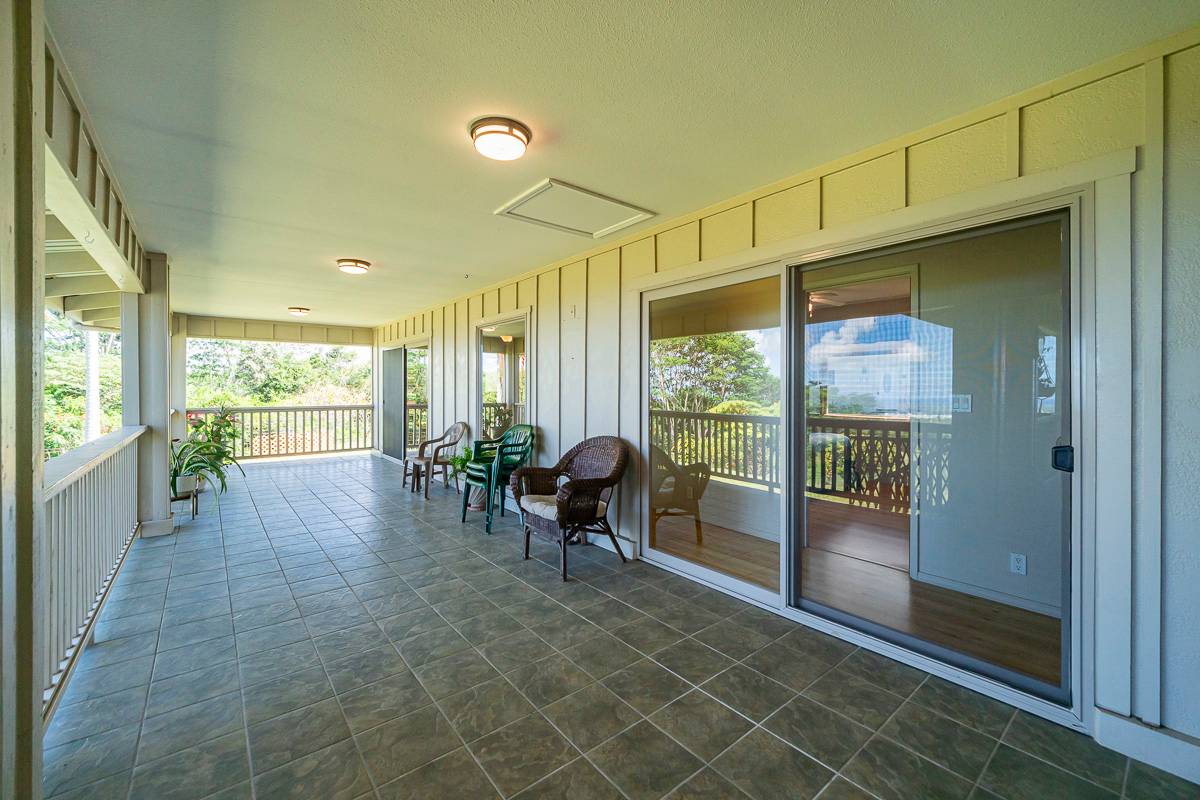 370 Akolea Road Hilo, HI 96720 - Photo 18 of 29 a living room with furniture