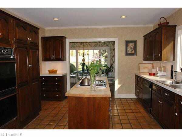 5204 Barnfield Road Greensboro, NC 27455 - Photo 5 of 9 Other. Large Kitchen w/breakfast rm