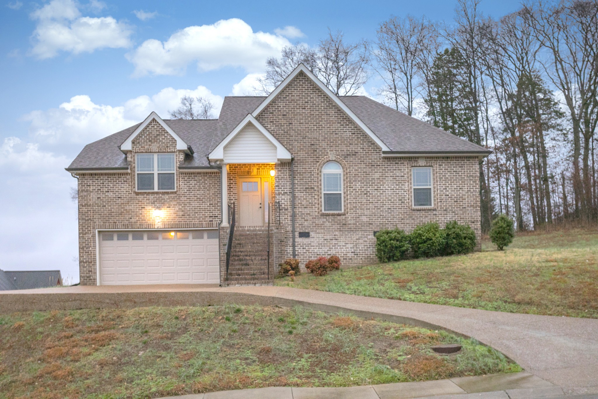 31 Remington Road Lebanon, TN 37090 - Photo 4 of 50 a front view of a house with garden