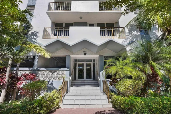 $2,500 | 245 18th Street, Unit 703, Miami Beach, FL 33139