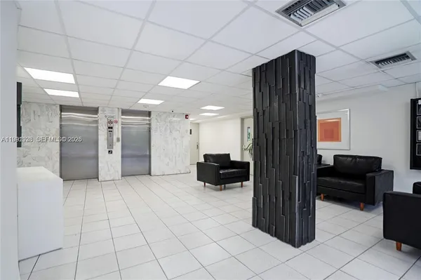 $2,500 | 245 18th Street, Unit 703, Miami Beach, FL 33139