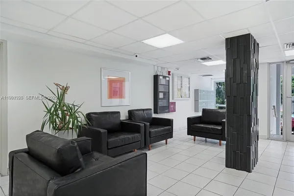 $2,500 | 245 18th Street, Unit 703, Miami Beach, FL 33139