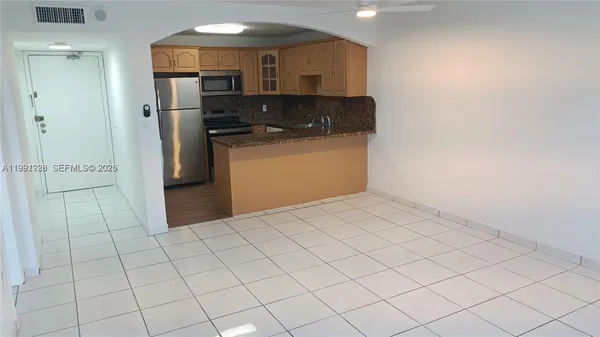 $2,500 | 245 18th Street, Unit 703, Miami Beach, FL 33139
