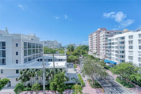 $2,500 | 245 18th Street, Unit 703, Miami Beach, FL 33139