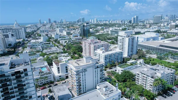 $2,500 | 245 18th Street, Unit 703, Miami Beach, FL 33139