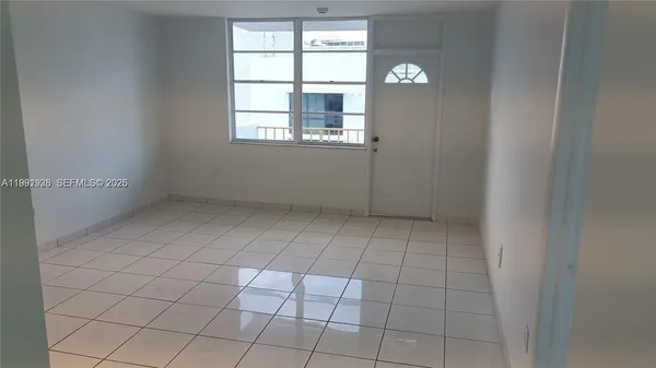 $2,500 | 245 18th Street, Unit 703, Miami Beach, FL 33139