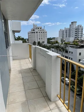$2,500 | 245 18th Street, Unit 703, Miami Beach, FL 33139