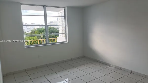 $2,500 | 245 18th Street, Unit 703, Miami Beach, FL 33139