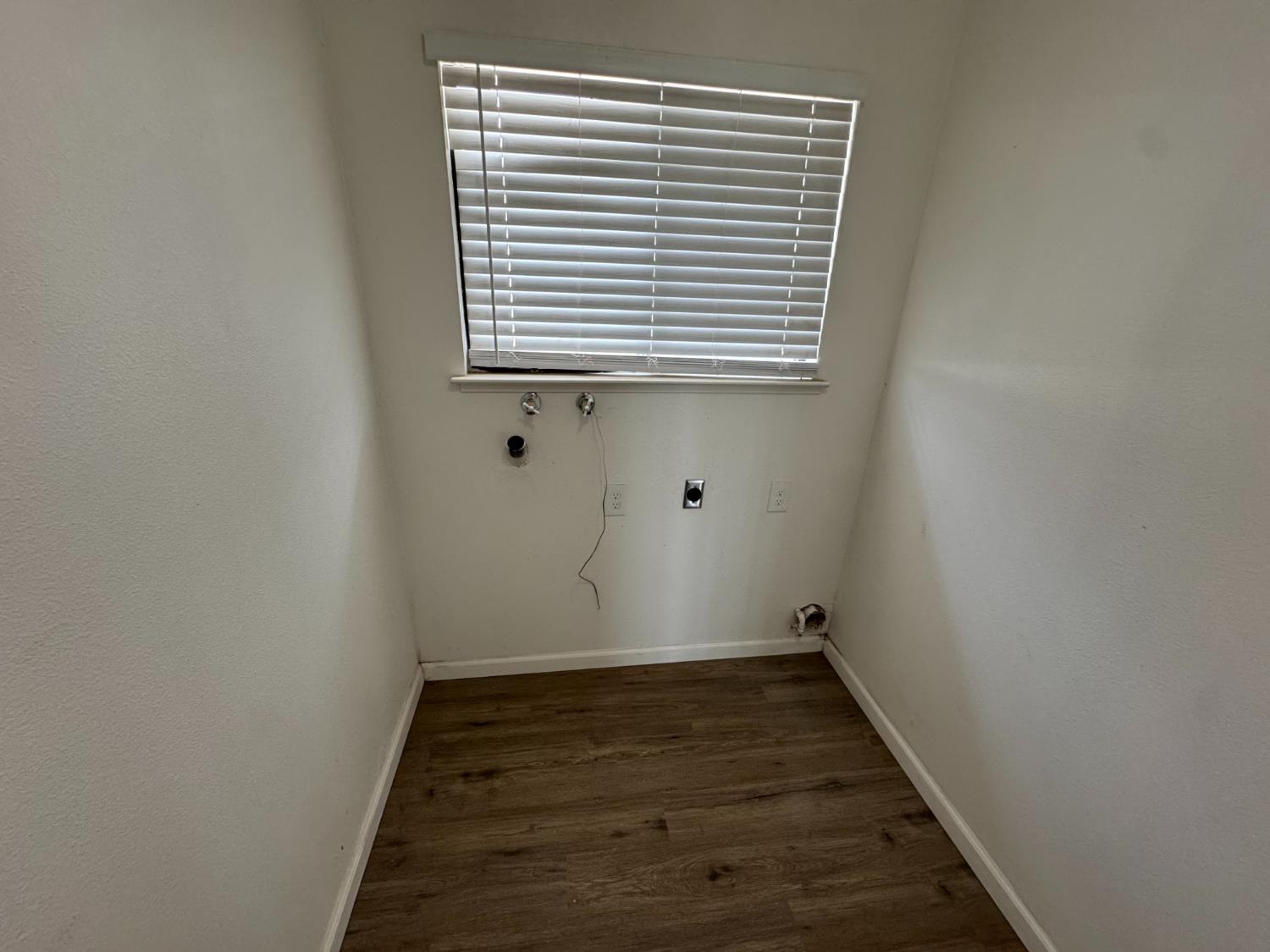 21293 East American Avenue Reedley, CA 93654 - Photo 12 of 19 a view of a small space with wooden floor and a window