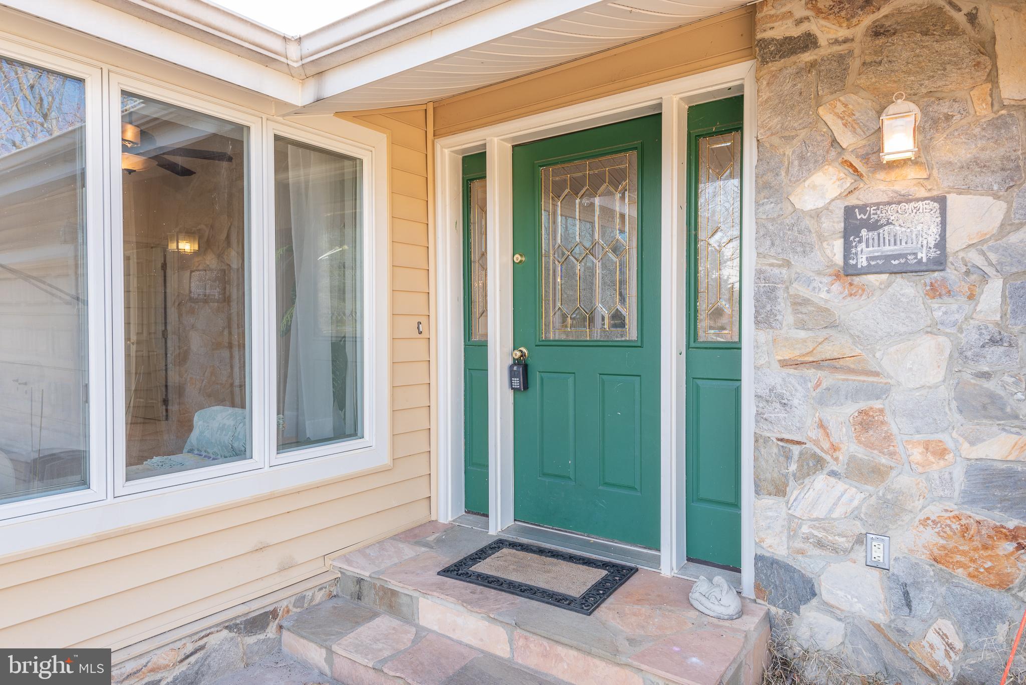 170 Magnolia Road Sterling, VA 20164 - Photo 3 of 35 Gallery Image 3