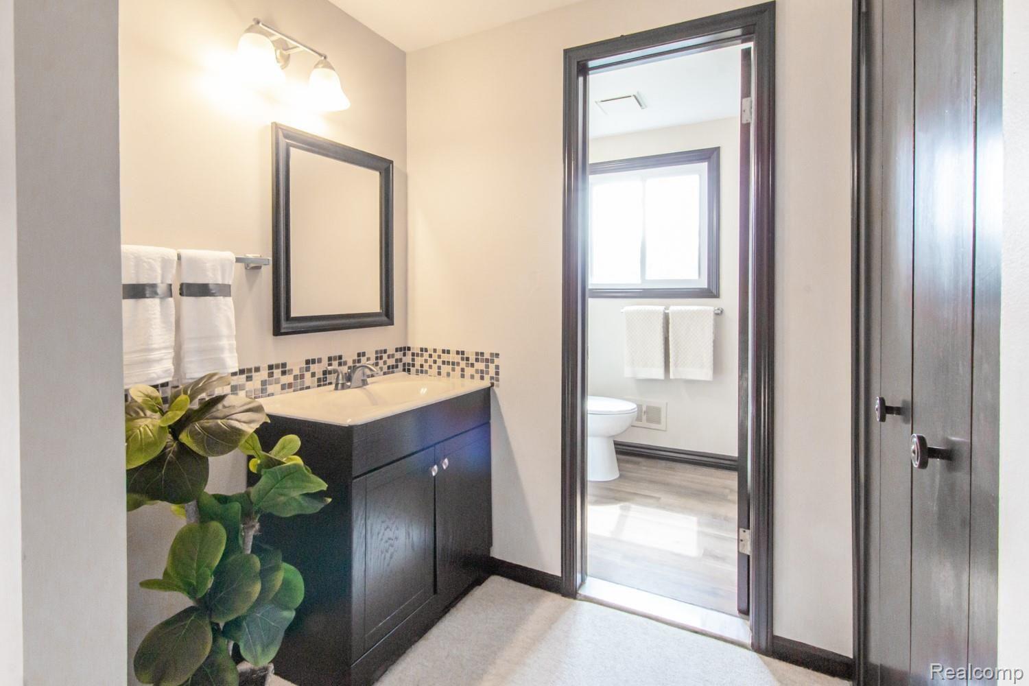1801 Charm Court Rochester, MI 48306 - Photo 22 of 25 12 guest bath 1.jpg