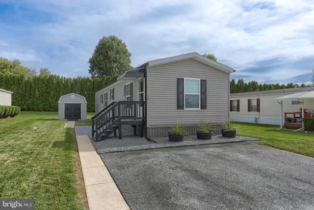 $88,900 | 1300 East Kercher Avenue, Unit 32, Myerstown, PA 17067