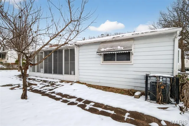 $114,900 | 10201 Surf Drive, St. Louis, MO 63137