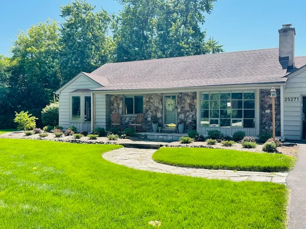 $749,000 | 25271 West Elm Grove Drive, Barrington, IL 60010