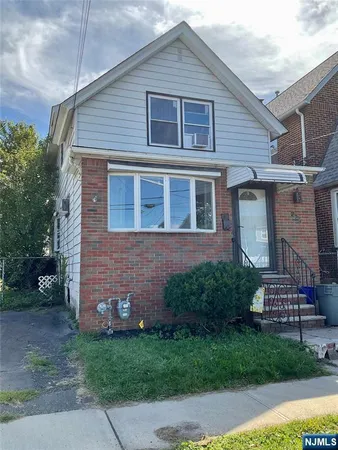 $579,000 | 274 Green Avenue, Lyndhurst, NJ 07071