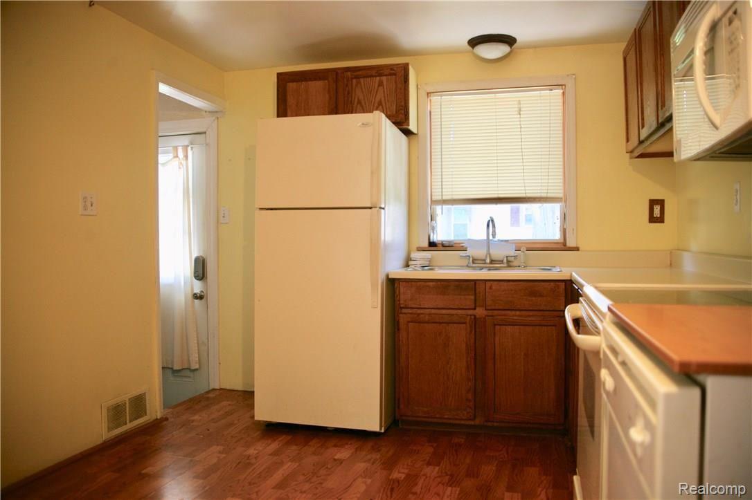 102 Fraser Street Rochester, MI 48307 - Photo 2 of 10 fullsizeoutput_d8.jpeg