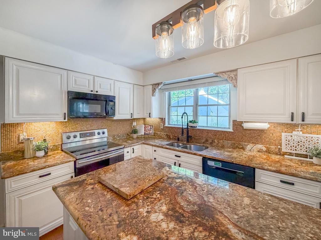 152 Aspen Road Yardley, PA 19067 - Photo 12 of 42 Kitchen