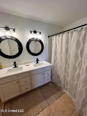 $2,500 | 2421 Beachview Drive, Unit E4, Ocean Springs, MS 39564