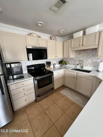 $2,500 | 2421 Beachview Drive, Unit E4, Ocean Springs, MS 39564