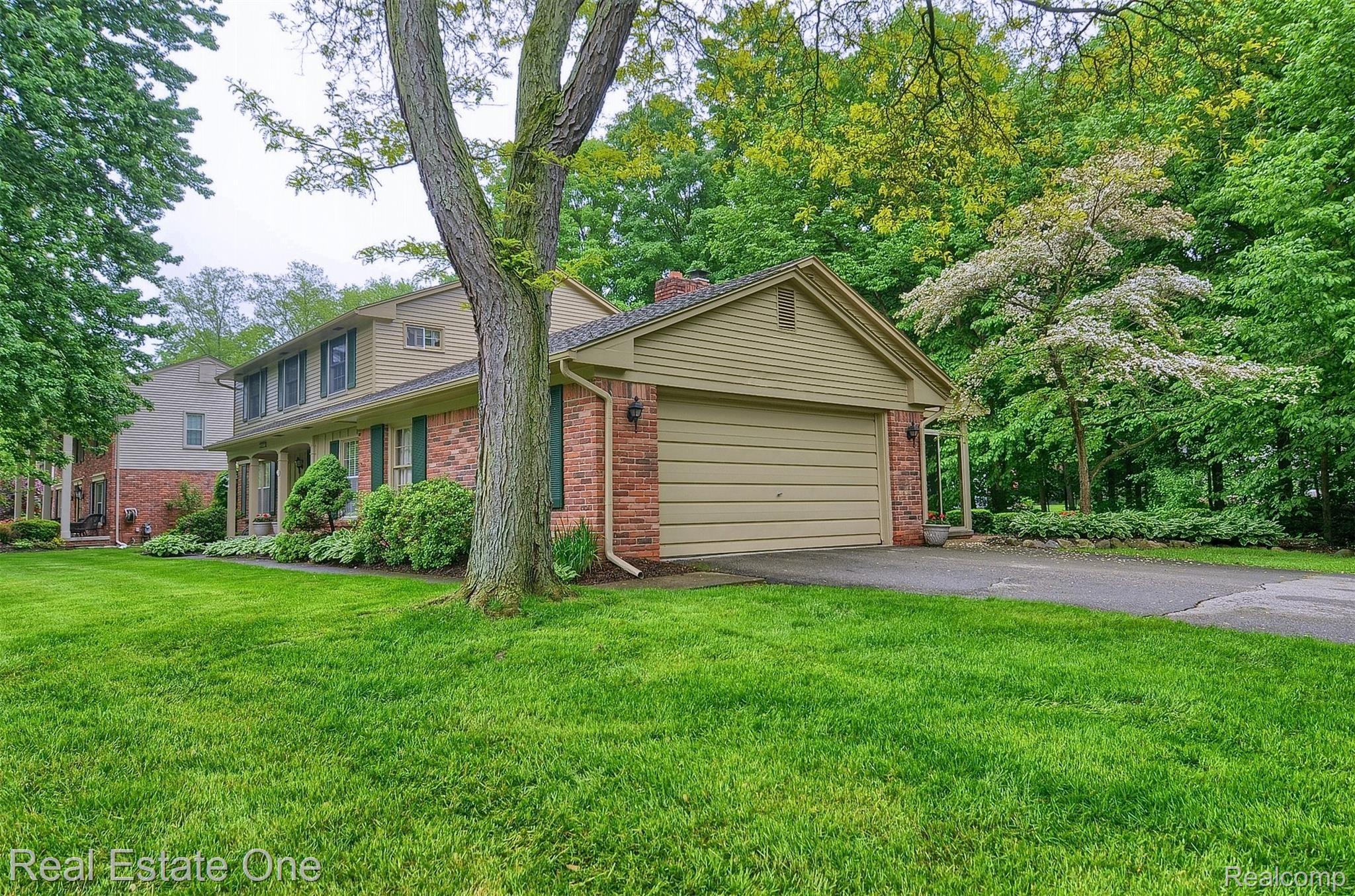 33877 Hunters Pointe Road Farmington, MI 48331 - Photo 44 of 44 200.jpg