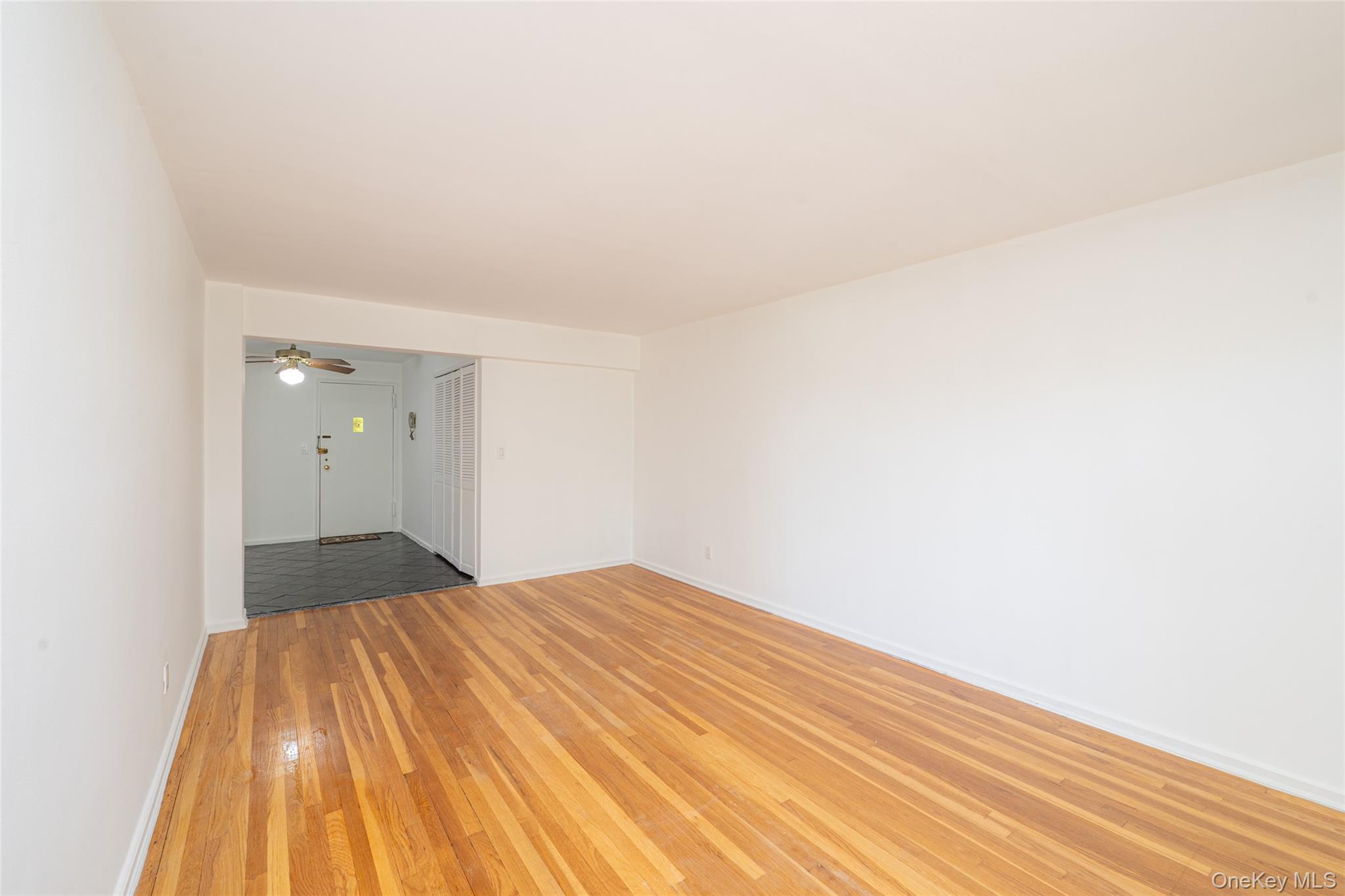 50 Brompton Road, Unit 3H Great Neck, NY 11021 - Photo 13 of 28