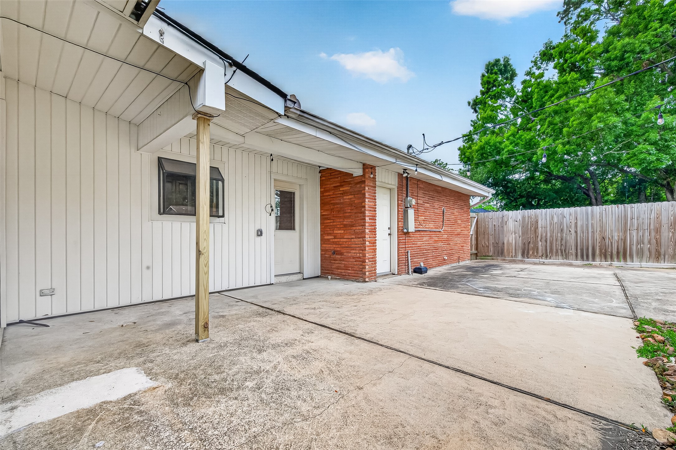 5422 Hummingbird Street Houston, TX 77096 - Photo 42 of 46