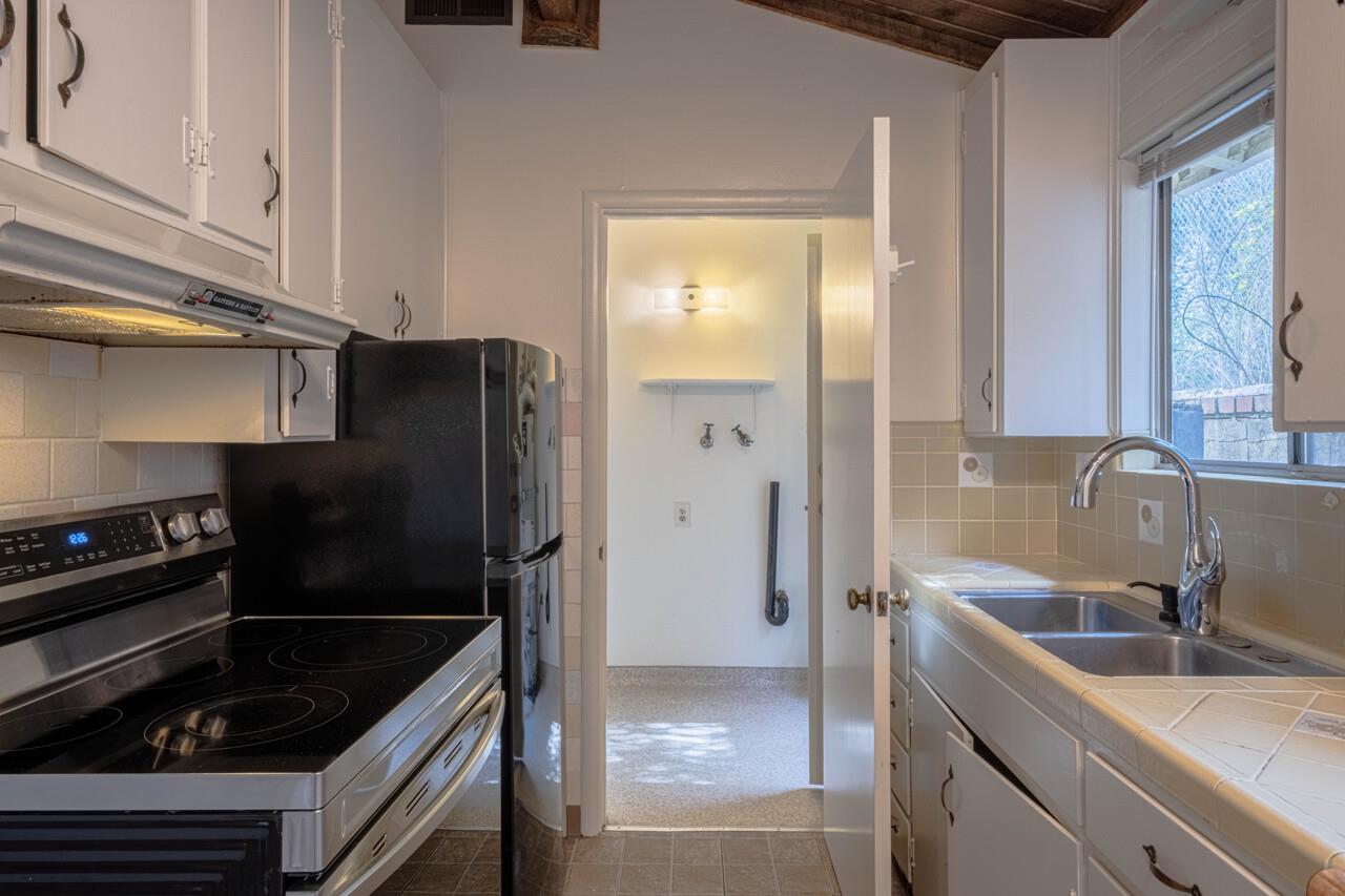 1113 McClellan Avenue Monterey, CA 93940 - Photo 9 of 23