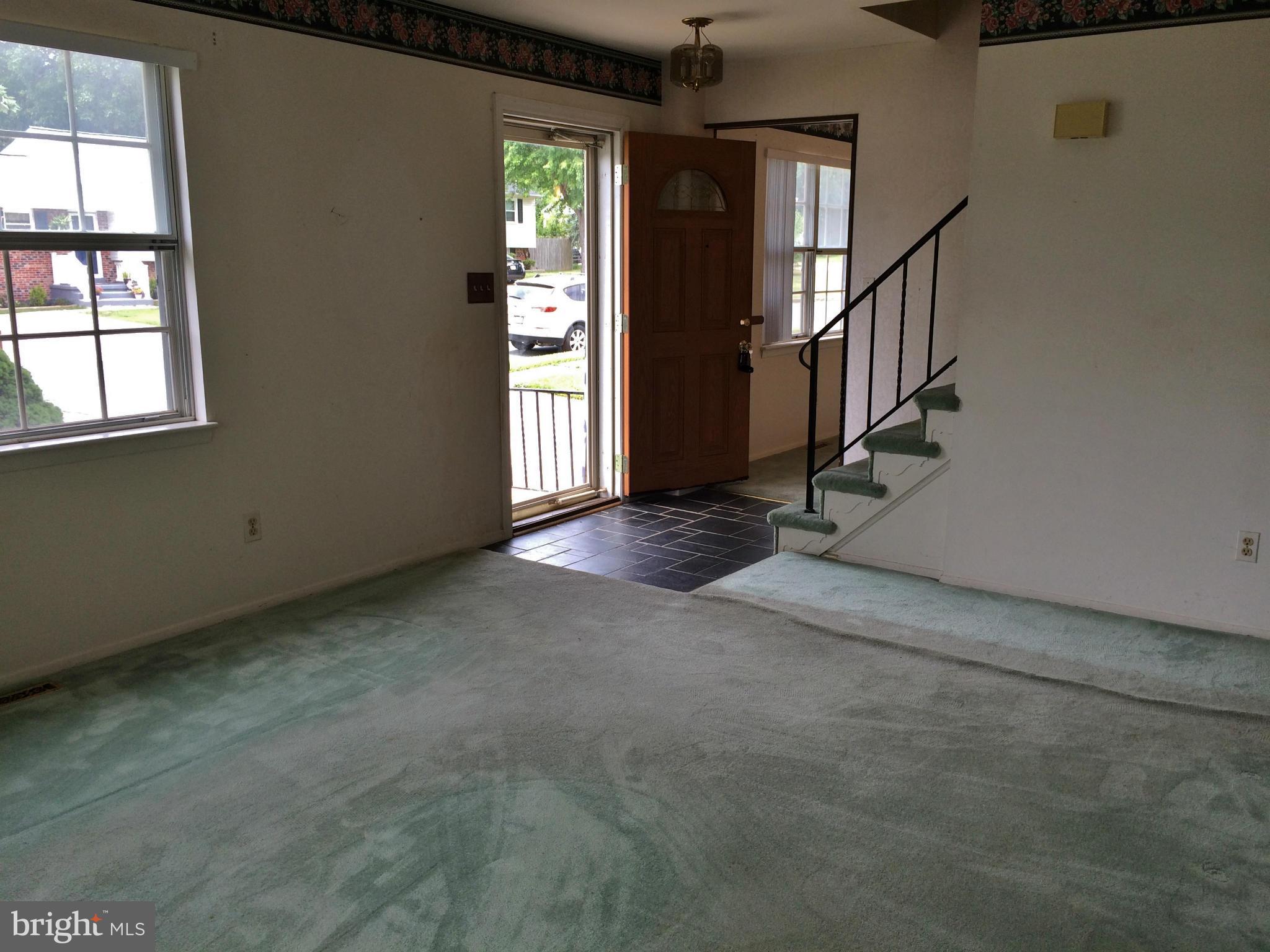 4204 Winterode Way Baltimore, MD 21236 - Photo 3 of 11 Living Room