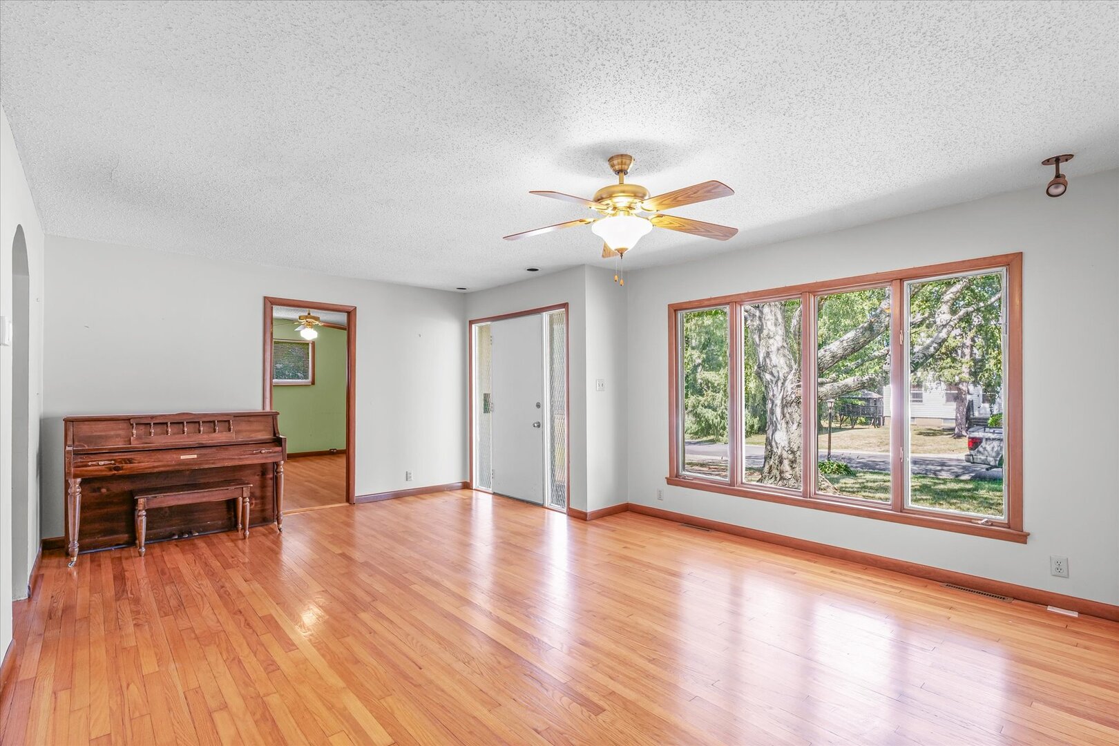 1607 West Healey Street Champaign, IL 61821 - Photo 5 of 30 Gallery Image 5