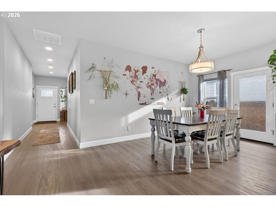 559 Northwest Rimrock Drive Redmond, OR 97756 - Photo 12 of 41 Gallery Image 12