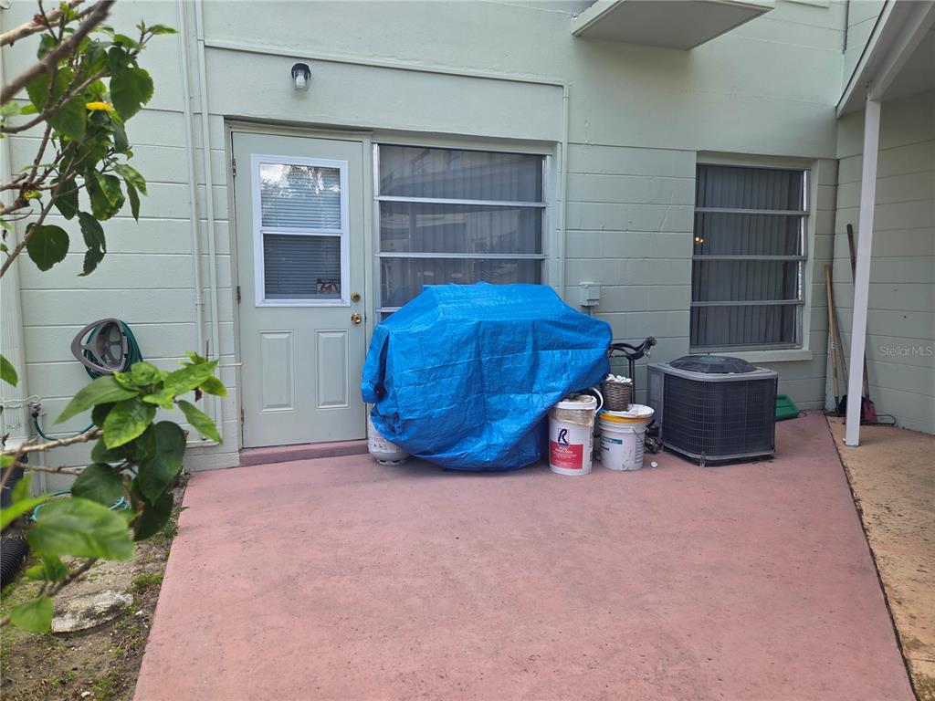 2386 Sumatran Way, Unit 14 Clearwater, FL 33763 - Photo 25 of 71 a house view with a seating space