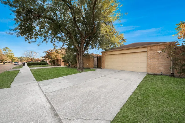 front view of house with yard