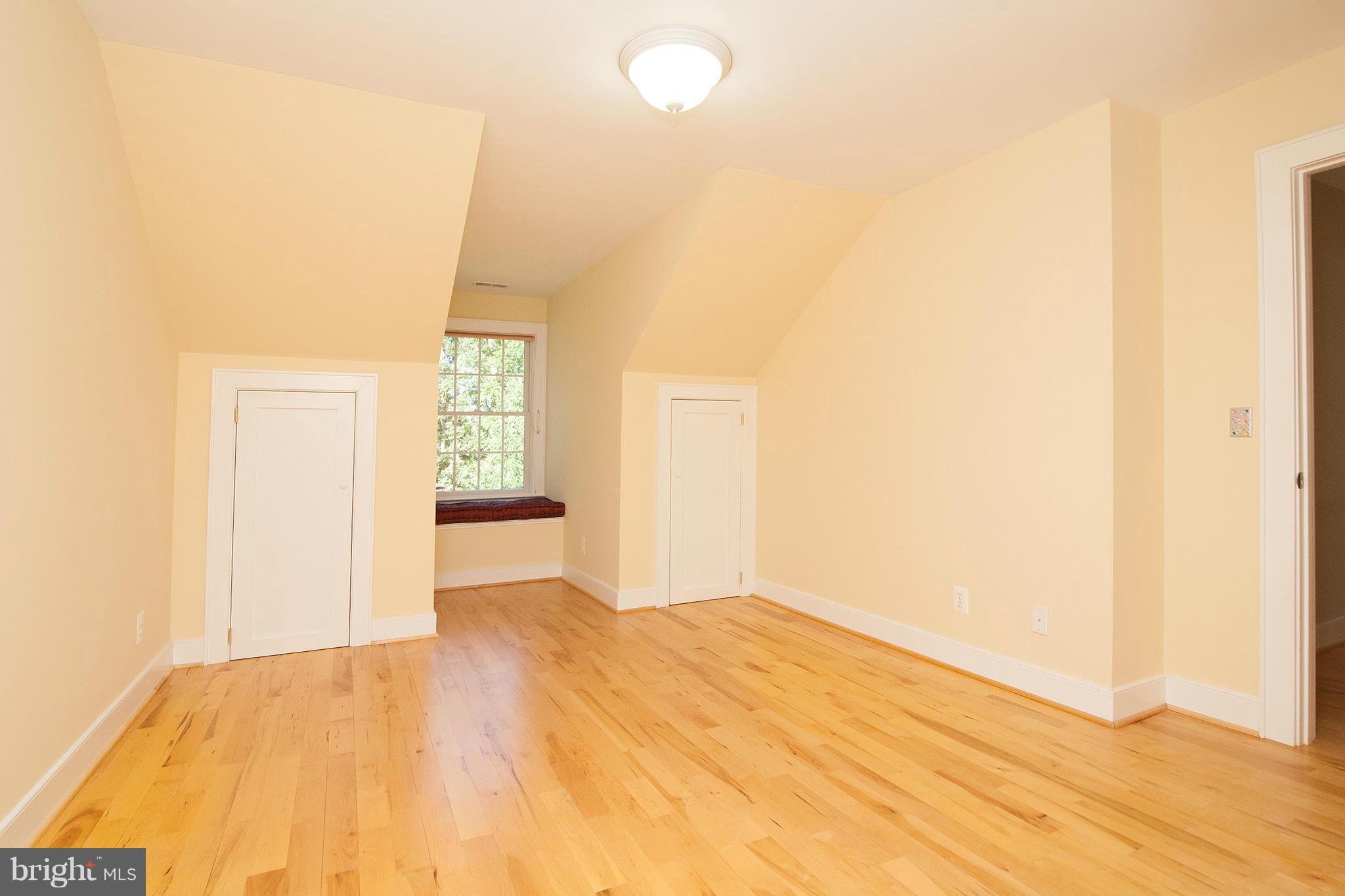 39436 Rodeffer Road Lovettsville, VA 20180 - Photo 16 of 30 First Jack and Jill Bedroom w/Window Seat