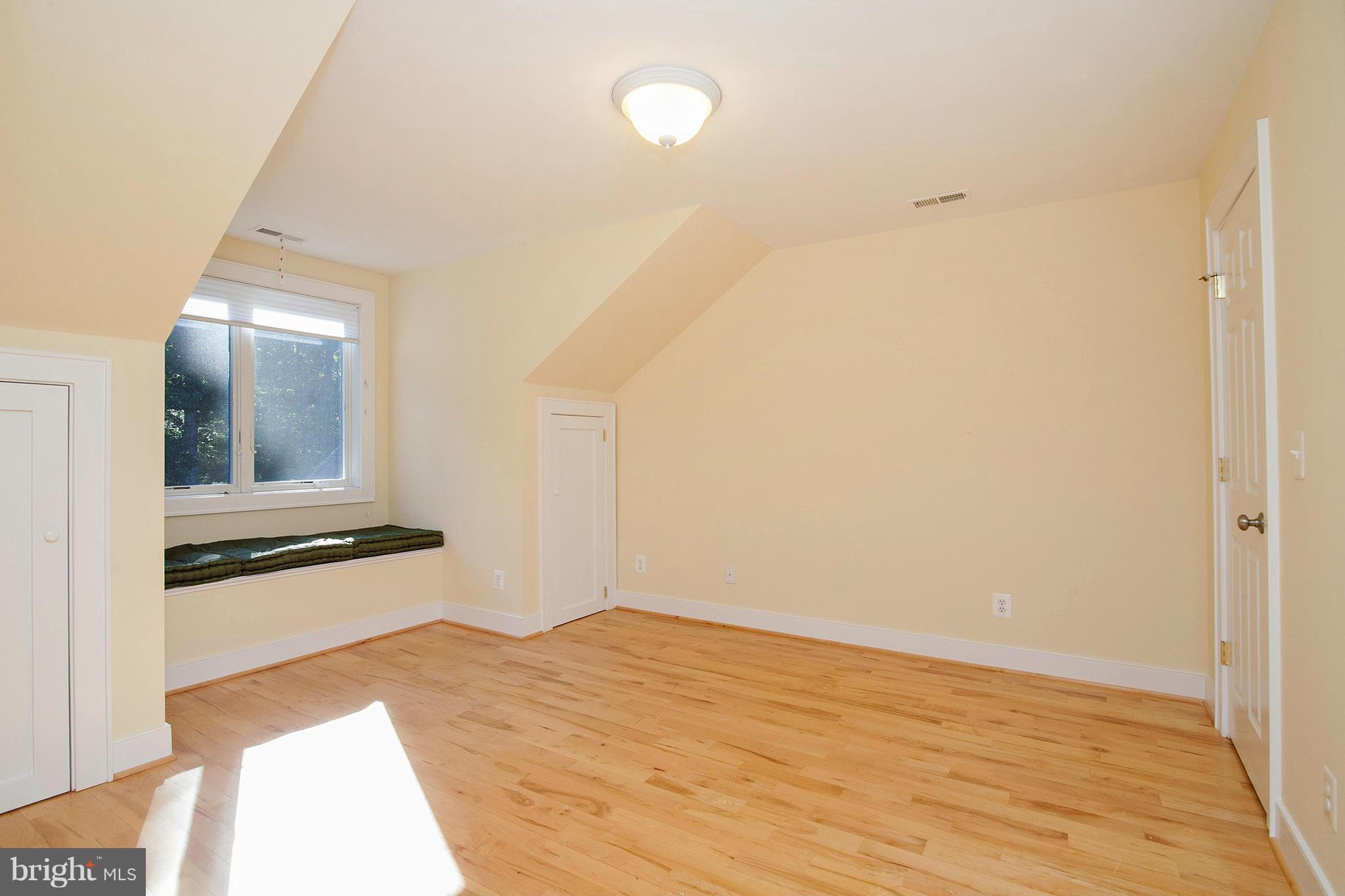 39436 Rodeffer Road Lovettsville, VA 20180 - Photo 17 of 30 Second Jack and Jill Bedroom