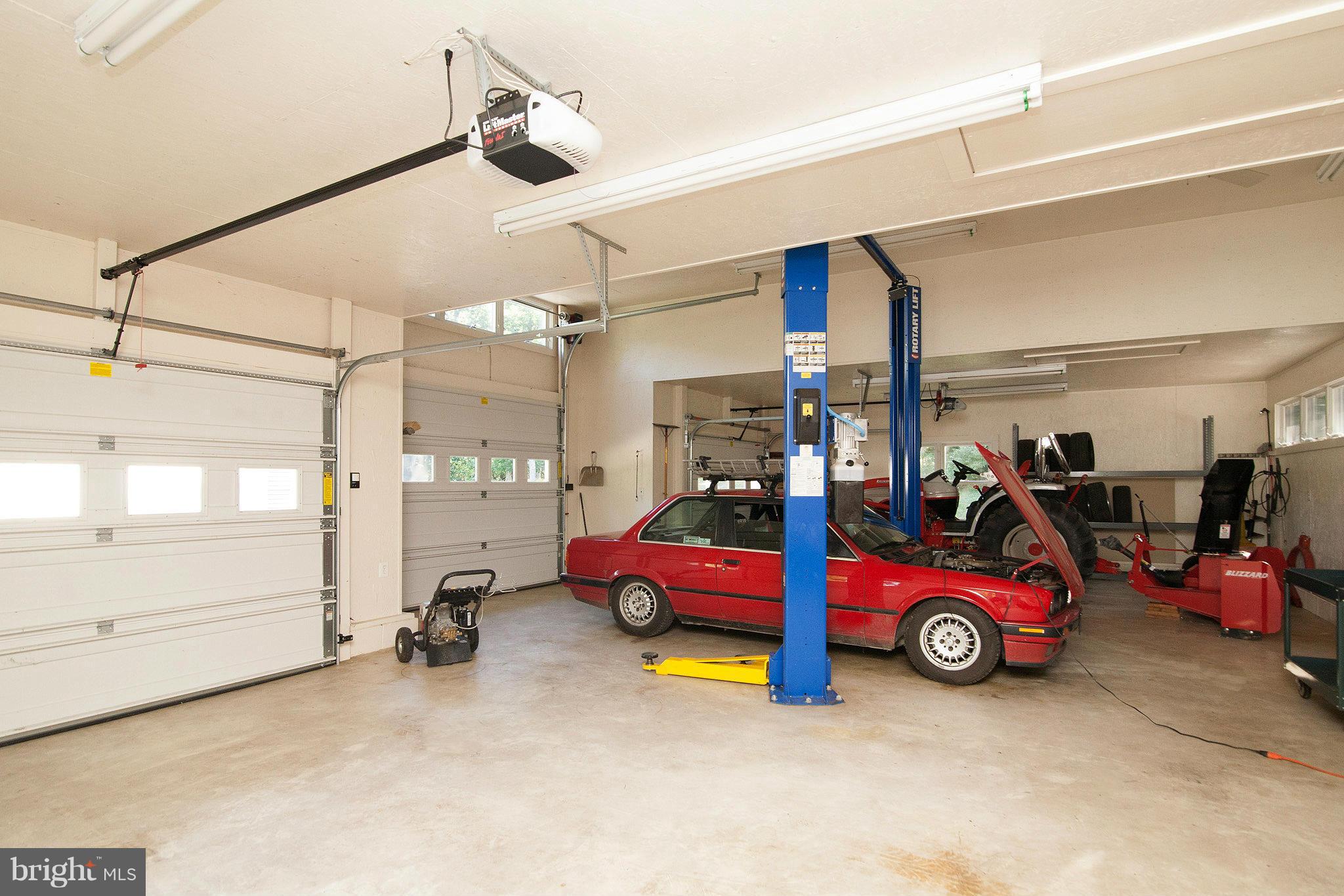 39436 Rodeffer Road Lovettsville, VA 20180 - Photo 26 of 30 3 Car Detached Garage With Car Lift