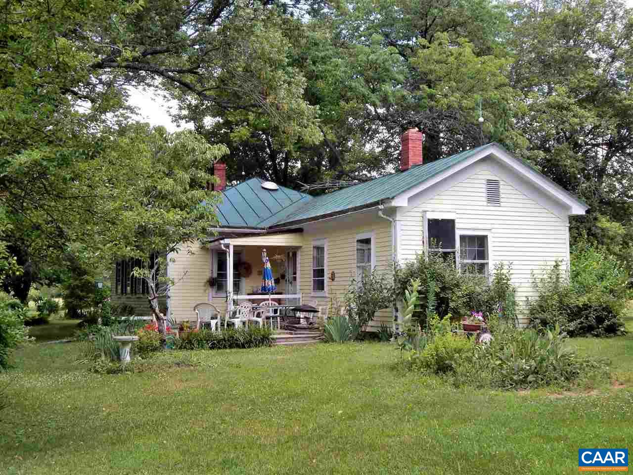 5298 Poindexter Road Louisa, VA 23093 - Photo 4 of 20 a front view of house with yard and green space