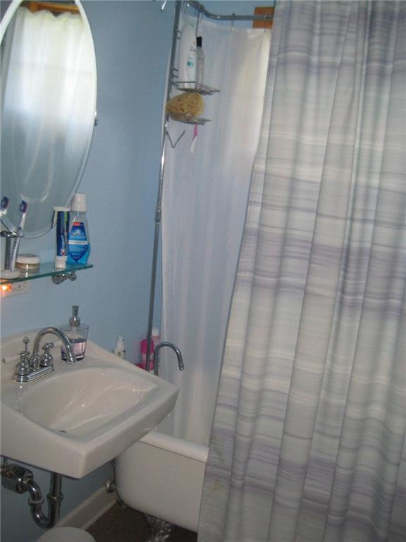 223 Olympic Road Baldwin, PA 15236 - Photo 11 of 12 Gallery Image 11