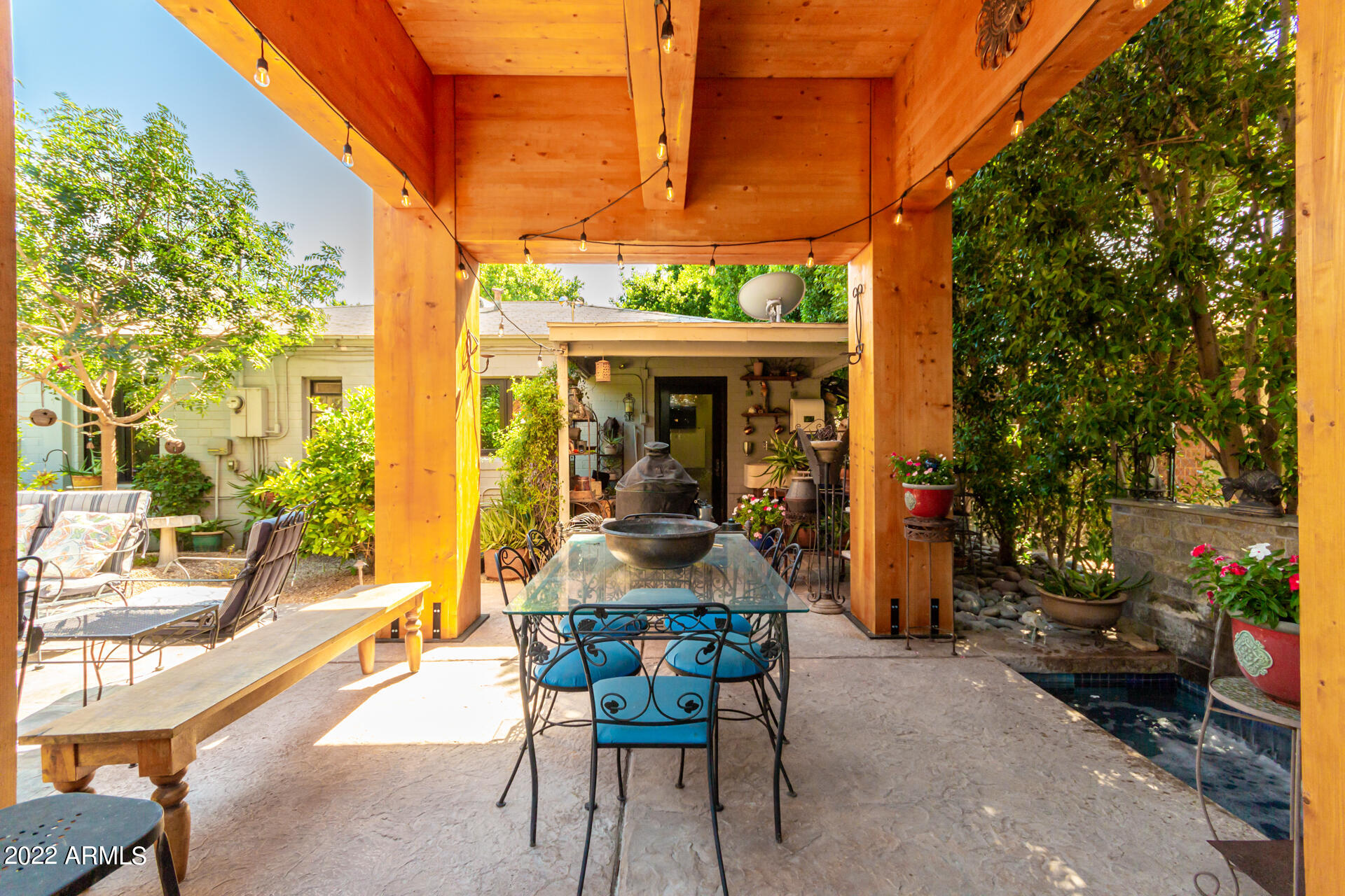 1206 East Almeria Road Phoenix, AZ 85006 - Photo 17 of 28 a view of a patio with table and chairs and potted plants