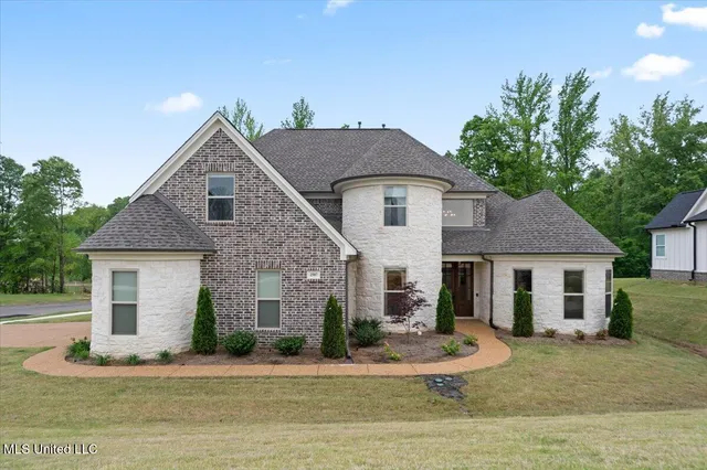 $499,000 | 2587 Jaxon Drive, Hernando, MS 38632
