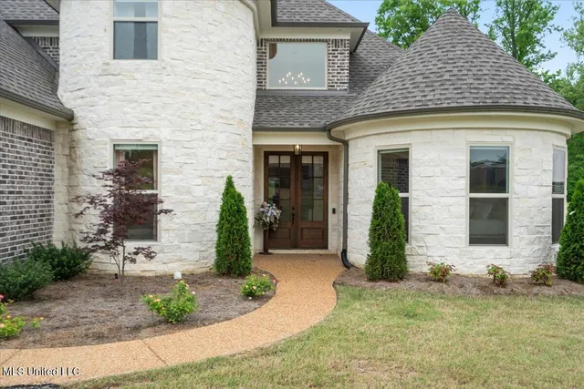 $499,000 | 2587 Jaxon Drive, Hernando, MS 38632