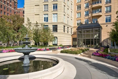$2,999,000 | 2550 North Lakeview Avenue, Unit N1904, Chicago, IL 60614