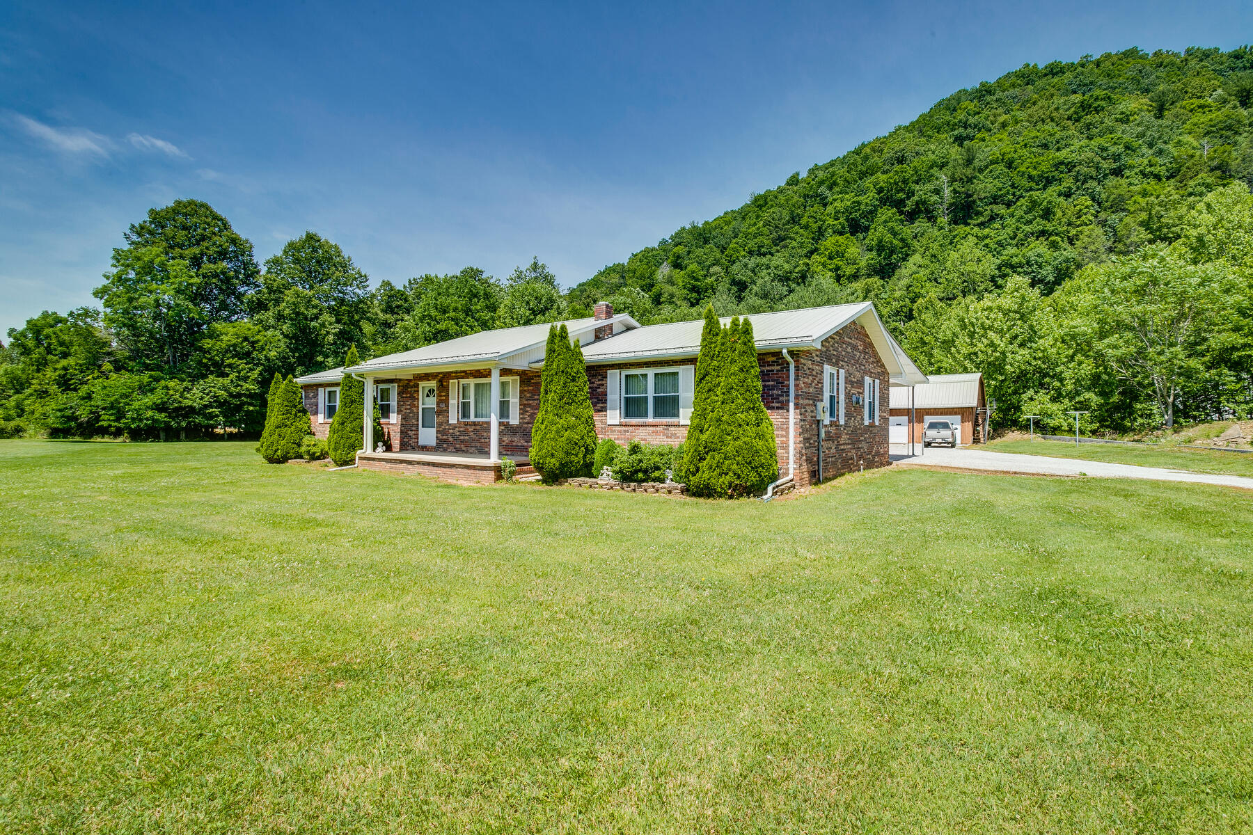 301 Stamper Road Erwin, TN 37650 - Photo 1 of 66 003